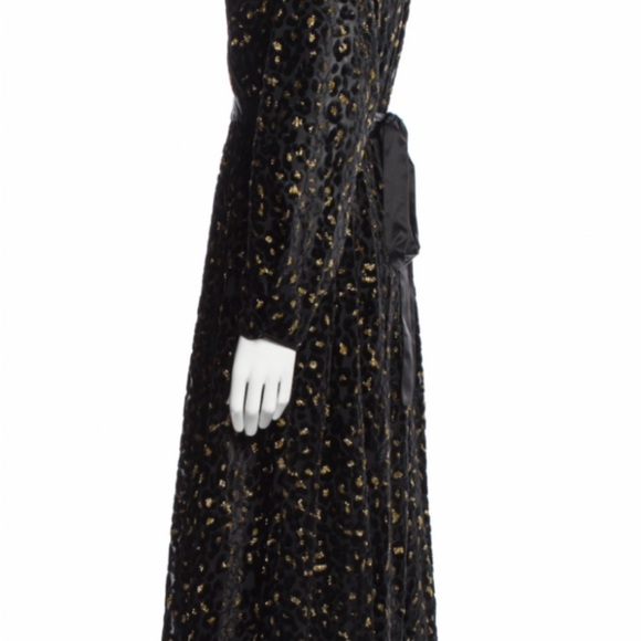 Diane Von Frustenberg
V-Neck Midi Length Dress - Picture 2 of 3